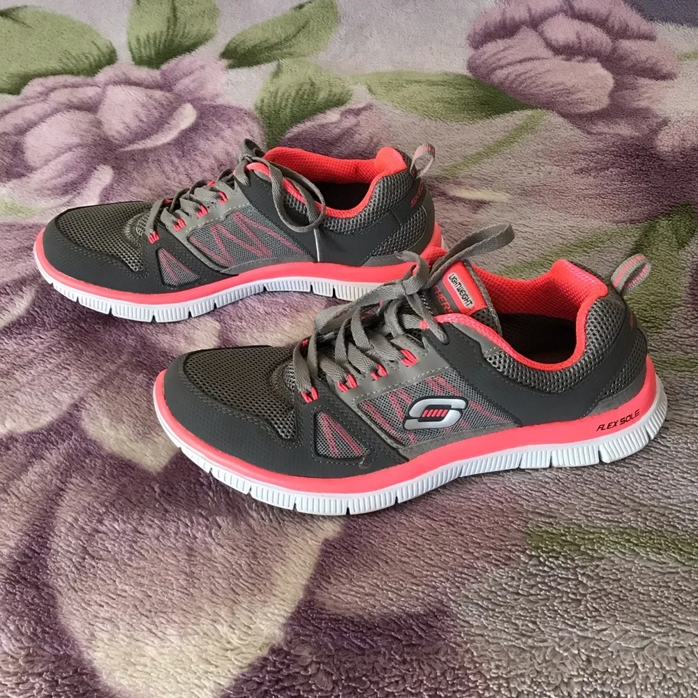 Skechers Women’s Spring Fever Sneaker Style 11727 - Picture 1 of 11